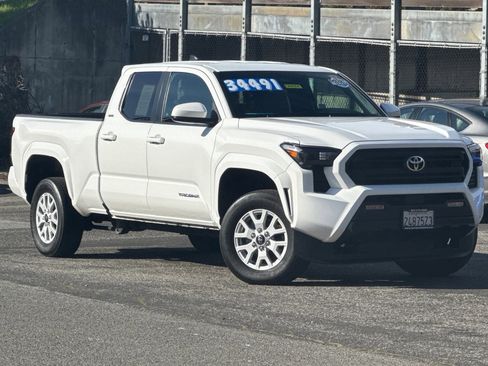 Used 2024 Toyota Tacoma SR5 image 2