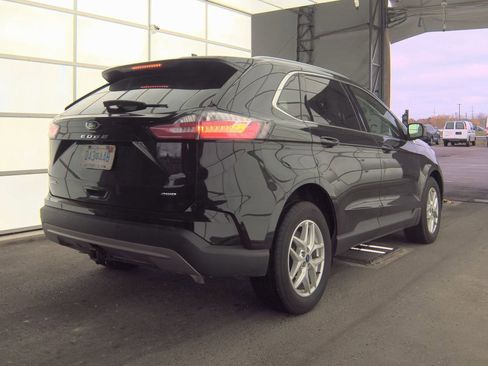 Used 2022 Ford Edge SEL w/ Convenience Package image 4