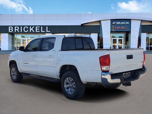 Used 2017 Toyota Tacoma SR5 image 9