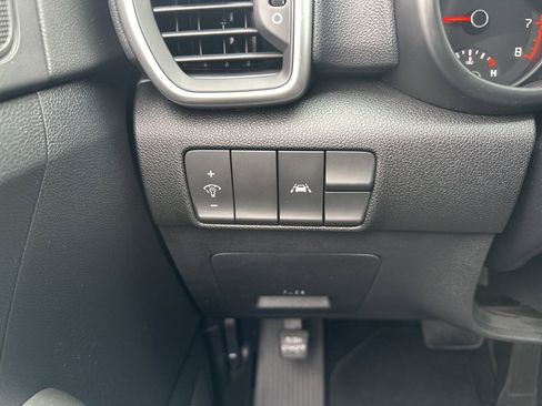 Used 2022 Kia Sportage LX image 15