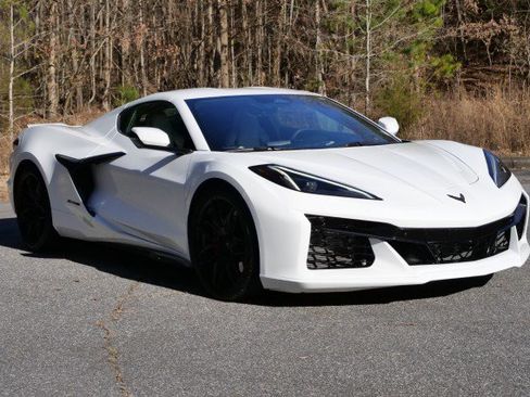 Used 2024 Chevrolet Corvette Z06 image 4