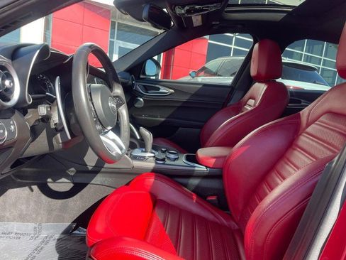 Used 2022 Alfa Romeo Giulia Veloce image 15
