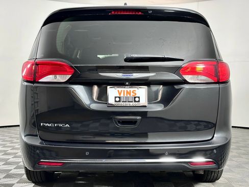 Used 2018 Chrysler Pacifica Touring-L w/ Premium Audio Group image 24