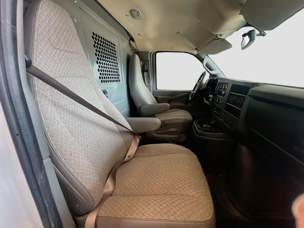 Used 2025 Chevrolet Express 2500 w/ Driver Convenience Package RWD image 26