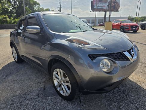 Used 2017 Nissan Juke S FWD image 3