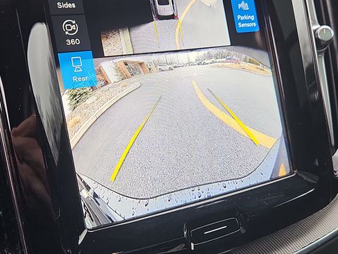 Used 2025 Volvo XC60 B5 Ultra image 9