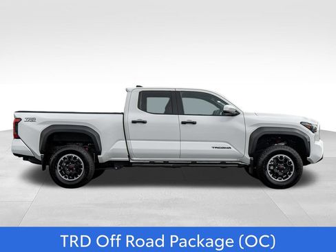 Used 2025 Toyota Tacoma TRD Off-Road AWD/4WD image 8
