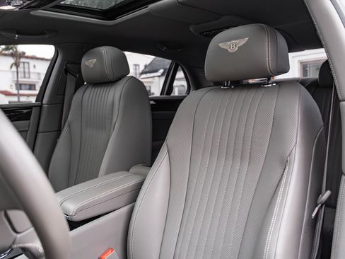 Used 2018 Bentley Flying Spur V8 image 25