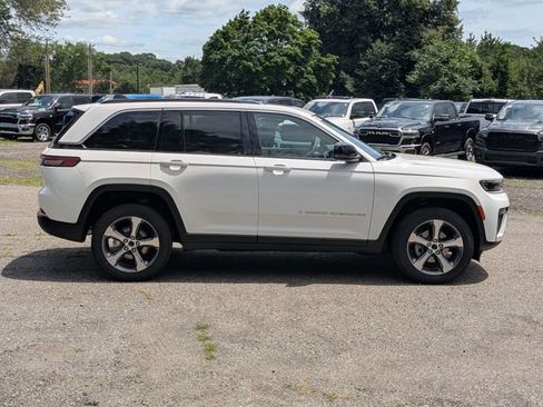 New 2026 Jeep Grand Cherokee Limited AWD/4WD image 2