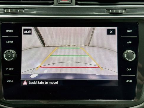 Used 2021 Volkswagen Tiguan SEL FWD image 15