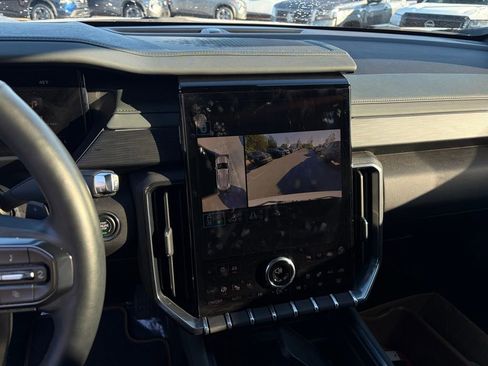 Used 2024 GMC Acadia AT4 w/ Luxury Package image 22