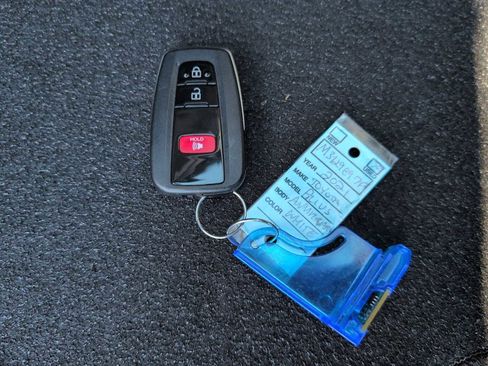 Used 2021 Toyota Prius L Eco image 33