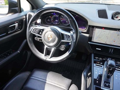Used 2021 Porsche Cayenne Coupe AWD/4WD image 22