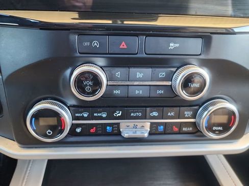 Used 2024 Ford Expedition Limited image 28