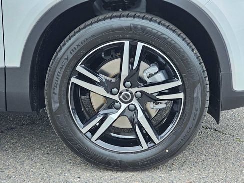 New 2026 Volvo XC40 B5 Core w/ Climate Package image 9