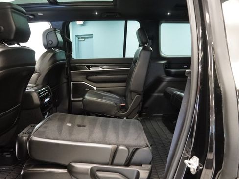 Used 2022 Jeep Wagoneer Series I w/ Premium Group I AWD/4WD image 26