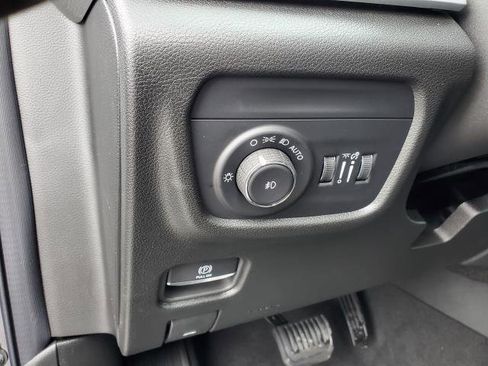 New 2025 Jeep Grand Cherokee L Limited w/ Black Appearance Package image 9