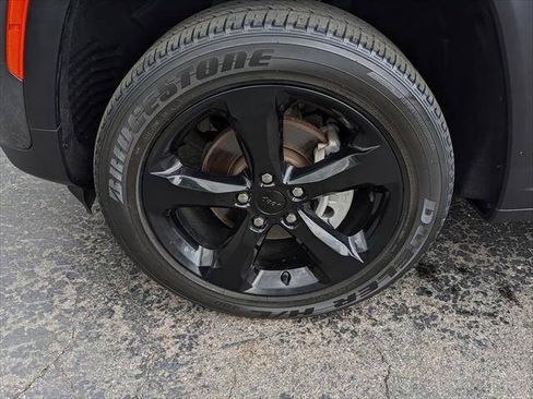 Used 2023 Jeep Grand Cherokee Altitude AWD/4WD image 8