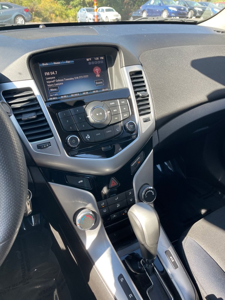 Used 2016 Chevrolet Cruze LT w/ Technology Package FWD image 13