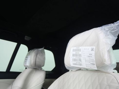 New 2026 BMW X7 M60i image 17