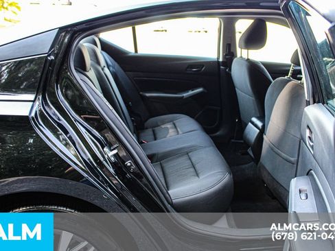 Used 2025 Nissan Altima 2.5 SV FWD image 17