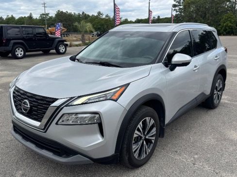 Used 2021 Nissan Rogue SV w/ Premium Package FWD image 2