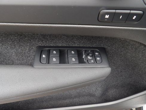 New 2025 Volvo XC40 B5 Core w/ Protection Package Premier image 9