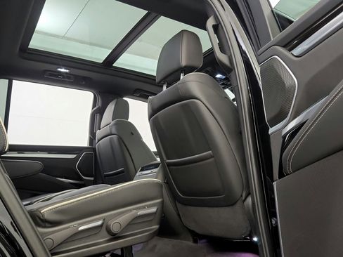 Used 2026 Cadillac Escalade Luxury w/ LPO, Floor Liner Package AWD/4WD image 35
