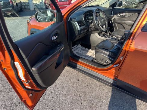 Used 2016 Jeep Cherokee Trailhawk w/ Comfort/Convenience Group image 17