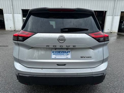Used 2024 Nissan Rogue SV AWD/4WD image 4