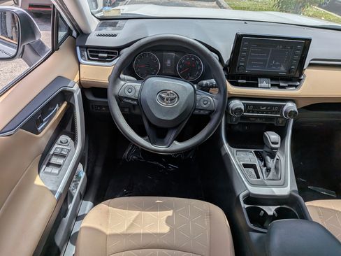 Used 2021 Toyota RAV4 XLE w/ Convenience Package FWD image 18