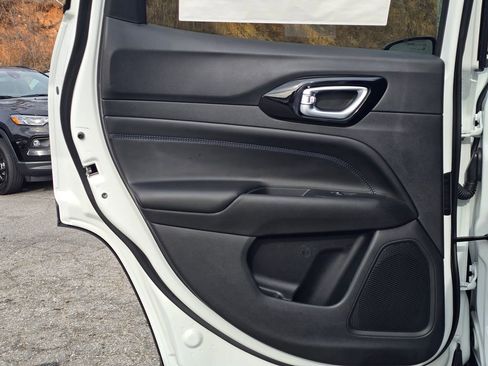 New 2026 Jeep Compass Latitude image 39