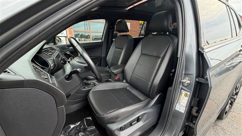 Used 2021 Volkswagen Tiguan SE R-Line AWD/4WD image 31
