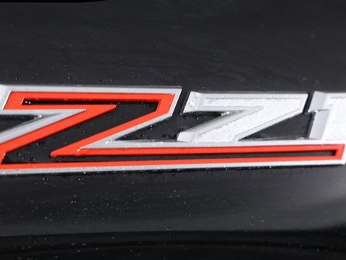 Used 2025 Chevrolet Silverado 1500 LT image 2