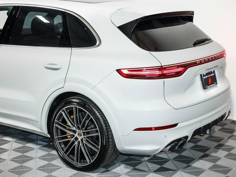 Used 2019 Porsche Cayenne Turbo w/ Sportdesign Package image 23