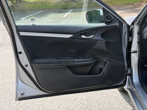 Used 2017 Honda Civic EX image 9