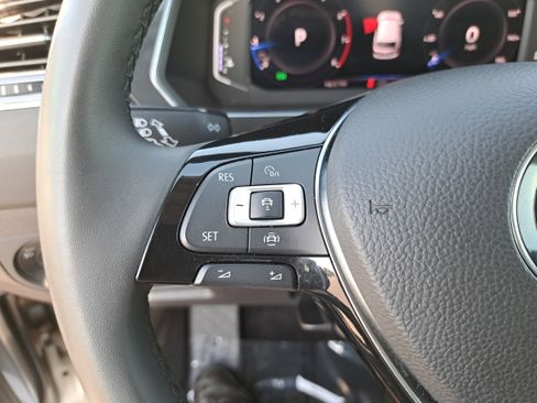 Used 2020 Volkswagen Tiguan SEL image 17