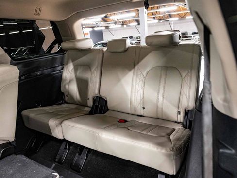 Used 2021 Ford Expedition Platinum image 10