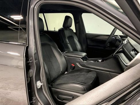 Used 2025 Jeep Grand Cherokee L Altitude AWD/4WD image 9