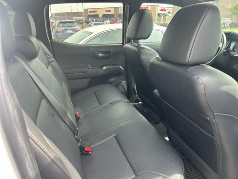 Used 2023 Toyota Tacoma TRD Off-Road w/ TRD Premium Off Road Package AWD/4WD image 9