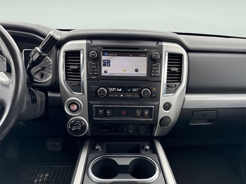 Used 2018 Nissan Titan PRO-4X image 14