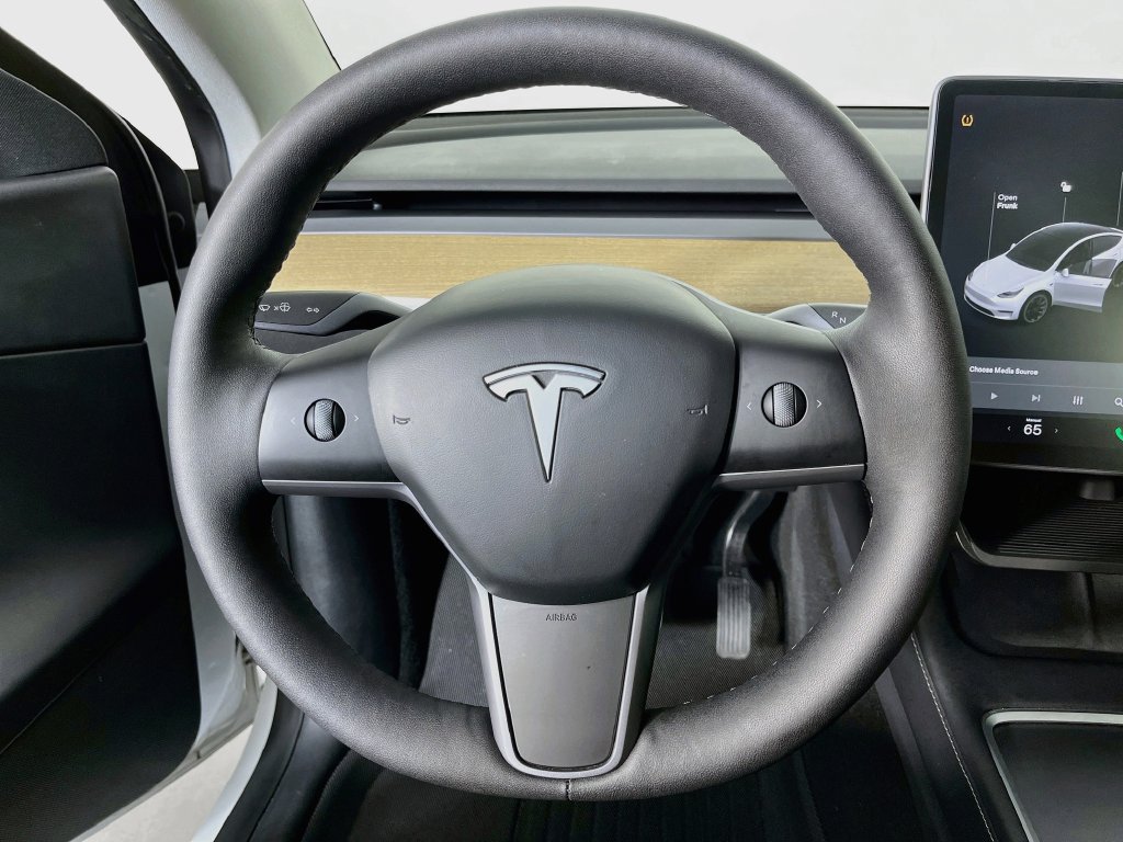 Used 2021 Tesla Model Y Long Range AWD/4WD image 11