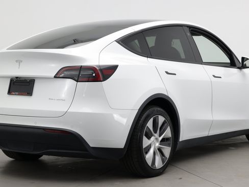 Used 2022 Tesla Model Y Long Range AWD/4WD image 8