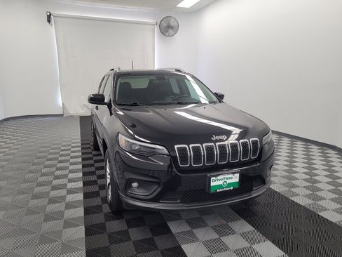 Used 2019 Jeep Cherokee Latitude Plus w/ Cold Weather Group AWD/4WD image 14