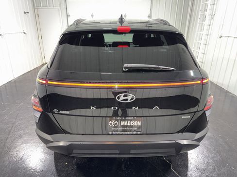 Used 2025 Hyundai Kona SEL AWD/4WD image 32