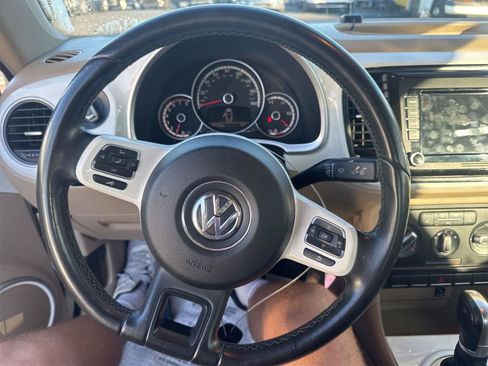 Used 2015 Volkswagen Beetle 1.8T FWD image 18