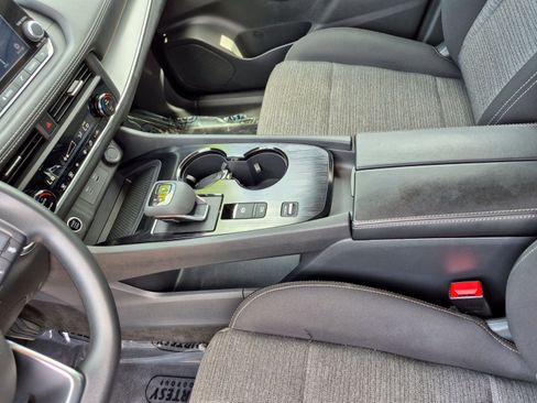 Certified 2023 Nissan Rogue SV FWD image 22
