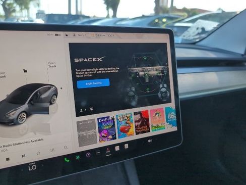 Used 2022 Tesla Model 3 Standard Range RWD image 17