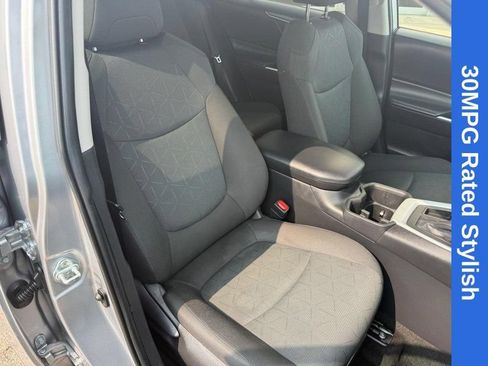 Used 2024 Toyota RAV4 XLE FWD image 11