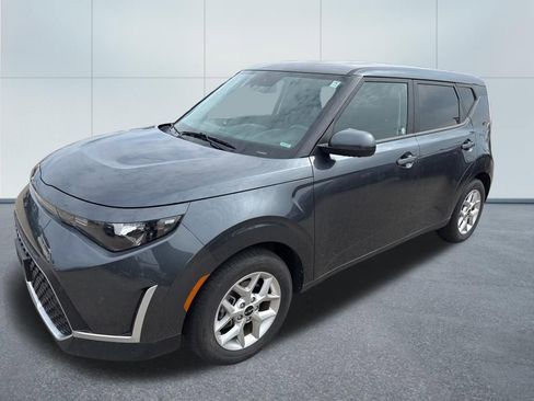 Used 2024 Kia Soul LX w/ Option Group 015 FWD image 3